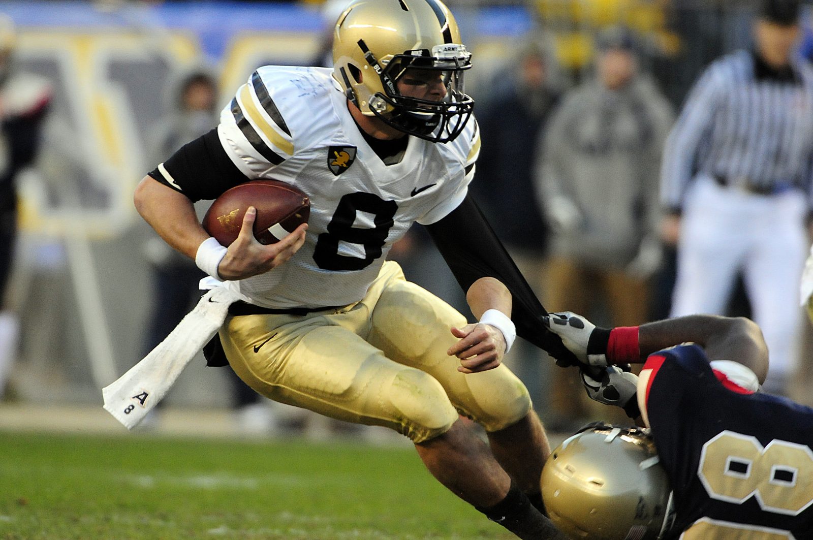 American football players fighting over the ball - Tendo Sport