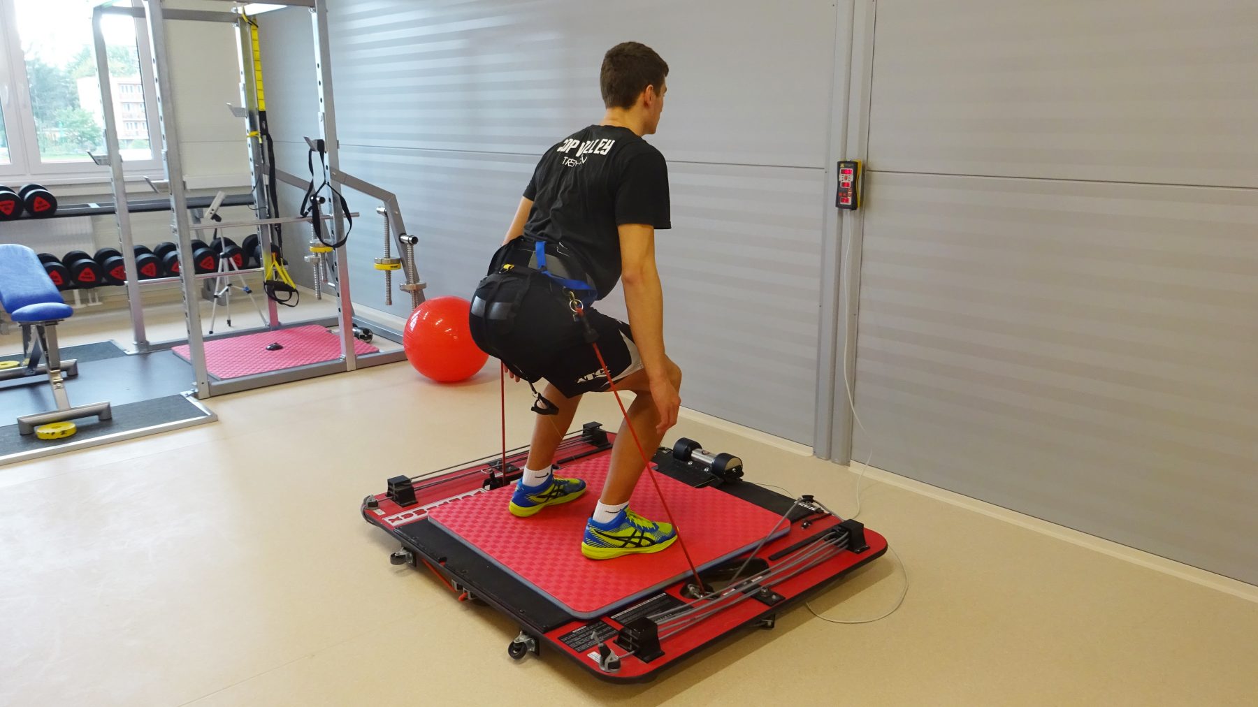 Tendo Unit x Vertimax Male athlete performing jumps with Vertimax. Measuring power and velocity of legs using Tendo Unit and Tendo JumpMat